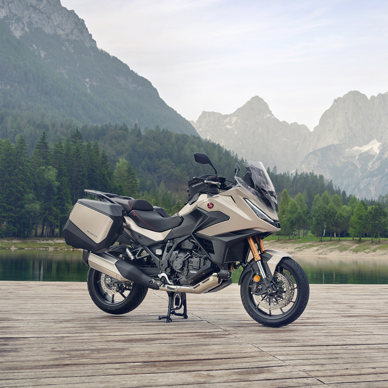 Honda NT1100’un TFT ekranı ve kumanda grubu